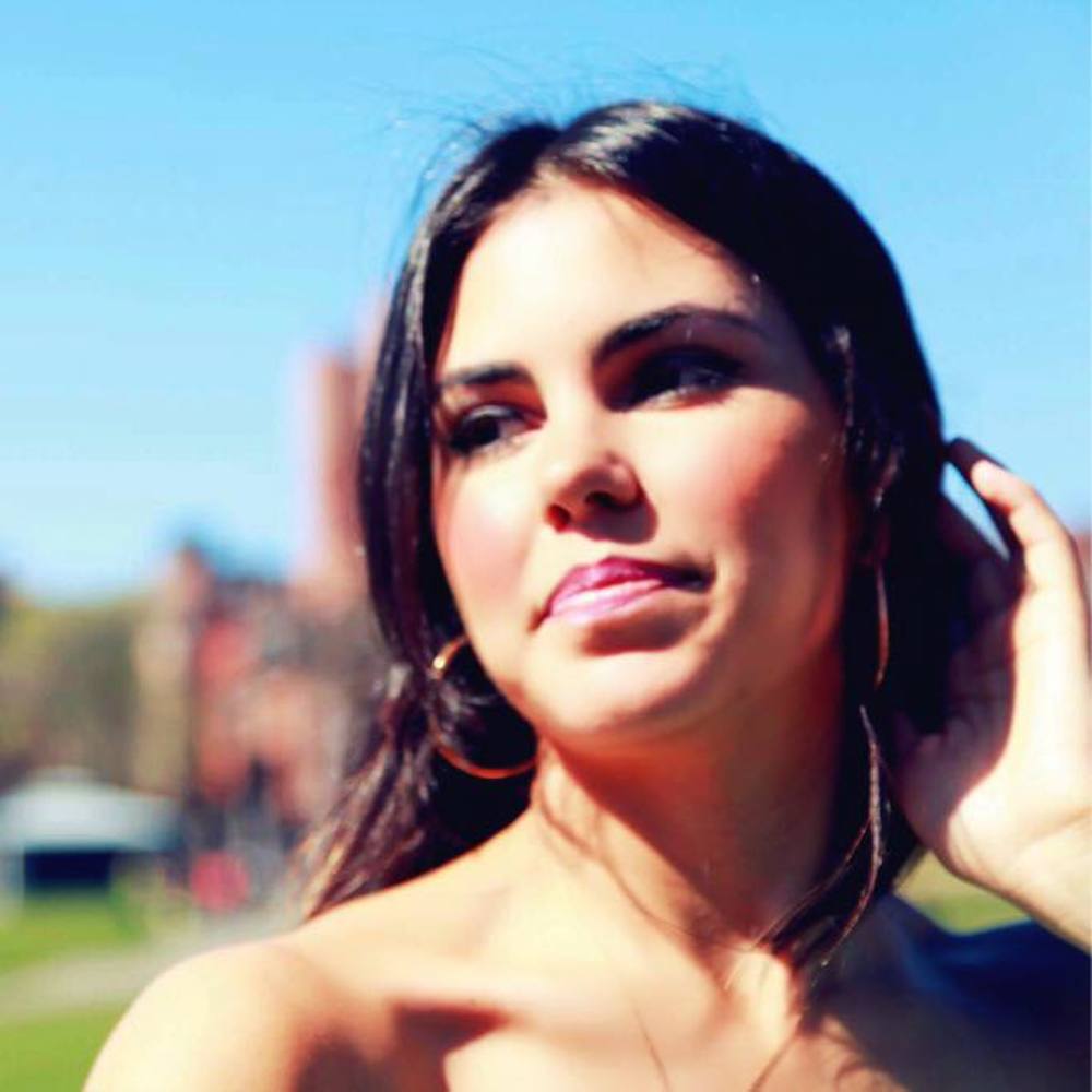Meet your Posher, Adriana